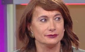 Luxuria was a communist refoundation party member of the italian parliament, belonging to romano prodi's l'unione coalition. Storie Italiane Vladimir Luxuria Non Saro Mai In Grado Di Farlo Una Frase Struggente Sui Suoi Genitori Libero Quotidiano