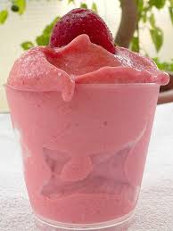 Un'idea facile e veloce per gustare il ghiacciolo con tutta la bontà della fragola tutto ciò che si deve fare per gustare un ghiacciolo naturale, dietetico e fresco, è frullare una certa quantità di fragole col frullatore ad immersione, dipende da quanti ghiaccioli volete preparare, e versare il preparato nelle. Gelato Alla Fragola Bimby Tutte Le Ricette Per Prepararlo Col Bimby Receitas Thermomix Receitas Sobremesas