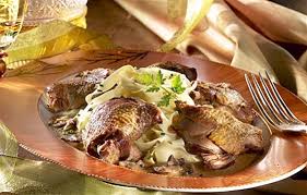 Fricassee De Pintade Au Monbazillac 820g Cuisses De Pintade Confit De Canard Plats Francais