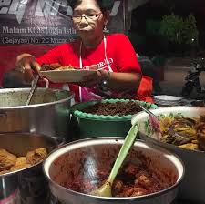 Dengan harga terjangkau, menu yang selalu ada di rumah makan burjo, sebuah warung makan harga pelajar termasuk menu favorite buat mereka yang masih berburu makan malam di jogja. 10 Kuliner Tengah Malam Paling Laris Di Yogyakarta Pernah Coba