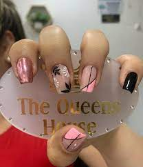 Pon en remojo tus manos para desinfectar las uñas o pasa un algodón con alcohol de manera el esmalte semipermanente dura tanto por como se. 846 Me Gusta 2 Comentarios The Queen S House Thequeenshouse En Instagram Semip Unas Decoradas Con Rayas Unas Manos Y Pies Disenos De Unas Con Purpurina