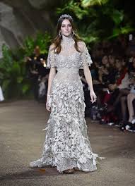 Discover nowfashion, the first real time fashion photography magazine to publish exclusive live fashion shows. Elie Saab Haute Couture Spring Summer 2016 Gettyimages 9