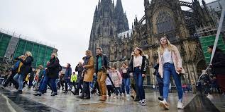 Das hochwasser im westen deutschlands und dessen folgen beschäftigen uns alle. Koln Unicef Aktion Mit Rund 10 000 Teilnehmern In 100 Stadten Kolnische Rundschau