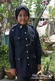 Ketua polis negara, tan sri khalid abu bakar menafikan mengenai kebenaran berita kecurian 30 helai baju uniform anggota polis di sebuah kedai dobi di subang. Kakak Insyirah Join Kadet Polis