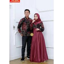 Pasalnya, prosesi tunangan atau yang juga sering disebut lamaran ini adalah momen sekali seumur hidup yang gak bisa terulang. Harga Baju Couple Tunangan Gamis Terbaru Juli 2021 Biggo Indonesia