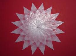Weisser Stern 16 Zacken Sterne Aus Transparentpapier Basteln Fenstersterne Basteln Sterne Basteln Fur Weihnachten Sterne Falten Weihnachten