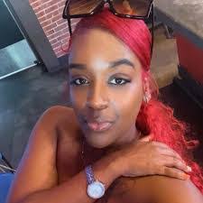 Monique Farrar's Instagram, Twitter & Facebook