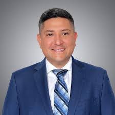 Mike Ravelo's Instagram, Twitter & Facebook