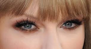 In order to recreate a taylor swift our song inspired makeup look, you will need the following: You Ve Got To See This Smoky Eye Look On Taylor Swift So Gorgeous Glamour