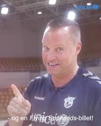 Komikerlandsholdets anfører Carsten Bang er ikke den eneste, der drømmer om  at løfte UNICEF CUP pokalen i Ceres Arena lørdag den 17. september. Det gør  de mange spillere fra Skuespillerlandsholdet, ...