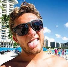 Alex Murrow's Instagram, Twitter & Facebook