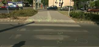 Egy zebránál várakoztak többen is, amikor a gyerek kirántotta magát. Szemtanu L L Junior Kisfianak Tragediajarol Ket Hete Ugyanitt Egy Idos Not Utottek El Szmo Hu