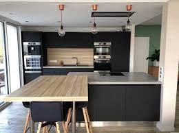 Bois et noir pour une cuisine moderne et design. Cuisine Quelles Sont Les Tendances 2020 Arthur Bonnet