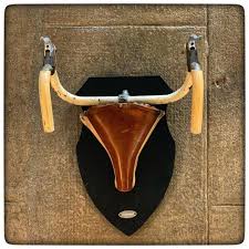 Tableau Hommage Picasso Upcycling Upcyclingfashion Upcyclingfurniture Ceinture En Pneu Fauteuil Sacs Porte Monnaie Porte Feuille En Chambre A Air Cingomma