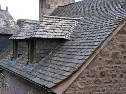 Pin By Around Group On Natur Schiefer Dach Genial Einfach Top Stone Houses Roof Detail Wood Shingles