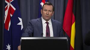 West australian premier mark mcgowan cleans the bar with bar bizu owner jimmy durante after a press conference on isolation rules. P2 Rpz3jgt3lpm