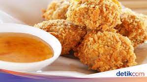 Semur bola daging siap disajikan, kamu bisa taburi. Mumpung Ayam Murah Bikin Bekal Bola Ayam Renyah Ini