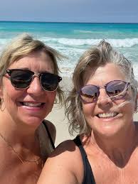 does barcelo solymar have a 24 hour lobby bar