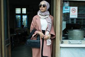 Why do the models in umma wear hijab? This 23 Year Old Model Is The First To Wear A Hijab In An H M Campaign Teen Vogue