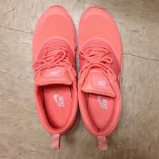 Get maximum wardrobe flexibility when you opt for a sleek black, mono white, or a pop of color. Nike Shoes Peach Nikes Poshmark