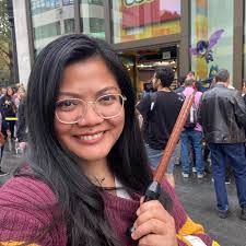 Angela Palmes's Instagram, Twitter & Facebook