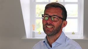 Thomas Hoare's Instagram, Twitter & Facebook