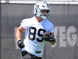 Siobe Lim tape fingers her hungry pussy