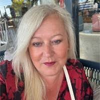 Tracey Cryer's Instagram, Twitter & Facebook