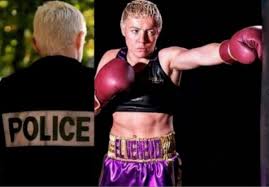 Maïva hamadouche (born 4 november 1989) is a french professional boxer and police officer. Maiva Hamadouche Mi Flic Mi Sportive Police De Caractere