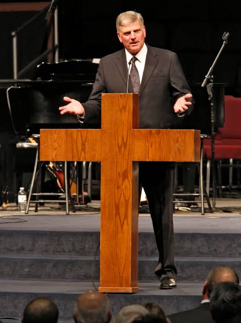Take a stand,' evangelist Franklin Graham urges crowd at Baptist conference