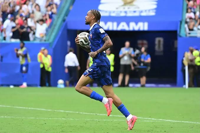 Liverpool make official €120m Bradley Barcola bid to PSG