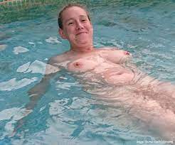 Nackt im Pool - Zeige deine Sex Bilder