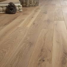 Les Produits Les Conseils Et Les Idees Pour Le Bricolage La Decoration Et Le Jardin Leroy Merlin Plancher Bois Deco Parquet Parquet Chene Massif