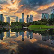 Designed by roberto burle marx, it was designed to provide a touch of greenery for the petronas twin towers and the areas surrounding it. Klcc Park Kuala Lumpur Aktuelle 2021 Lohnt Es Sich Mit Fotos Tripadvisor