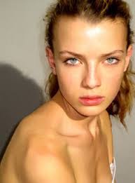 Harriet Sewell's Instagram, Twitter & Facebook