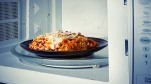 Rosser dijo que cocinó los huevos durante seis minutos, dos minutos menos que el tiempo máximo que delish supuestamente recomendó en su por la misma razón, cuando cocine en el microondas, siempre pinche la yema de un huevo sin batir con la punta de un cuchillo o un pico de madera. Que Tan Seguro Es Cocinar En Microondas Bbc News Mundo
