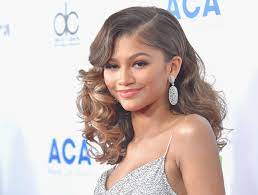 These actors and actresses with curly hairs have never failed to create their magic, and quite honestly the curls have always been the one thing. 11 Celebrities With Naturally Curly Hair Who Should Take A Lesson From Ariana Grande