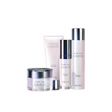 Extensive research over seven years has led to the development of melacep plus+™ ultimate serum. Lumivie Set