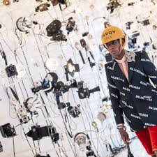 Balenciaga — дом моды, основанный испанским дизайнером кристобалем баленсиагой, родившимся в стране басков. Don T Call Gucci S Work With Balenciaga A Collaboration Fashionista