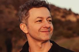 Após término com Sandy, Lucas Lima revela já ter sido traído