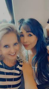 Live with Jove Collassus, doing some styling with Bobbie. Photo by Lou  Glorie.