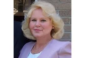 Renee Hackett's Instagram, Twitter & Facebook