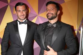 Seine eltern waren berufstätige als seine mutter, nereida morales war buchhalterin und sein vater enrique martin negroni, ein psychologe. Ricky Martin Ist Zum Dritten Mal Vater Geworden