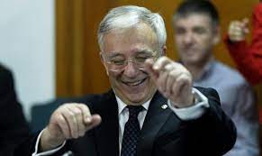 „salariile romanilor au fost taiate in 2010 la sugestia corifeilor locali (fmi a recunoscut ca nu a fost ideea lor). Cine Este Fiul Lui Mugur IsÄƒrescu È™i Cu Ce Se OcupÄƒ Costin Duce O ViaÈ›Äƒ De Lux Impact