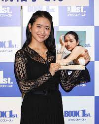 朝ドラで一躍注目を浴びた女優「小南満佑子」のファースト写真集が発売。「100万点の大満足な仕上がりです」 