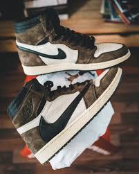 Travis scott and air jordan collaborated on another color way of the jordan 1 silhouette and this time they created a unique low color way! Travis Scott X Air Jordan 1 Cactus Jack Release Date Everysize