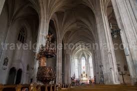 Biserica sfântul mihail din cluj este o biserică gotică de tip sală, având un cor boltit în cruce pe ogive, flancat de altare laterale. Biserica CatolicÄ Sf Mihail Din Cluj Napoca Travelguideromania