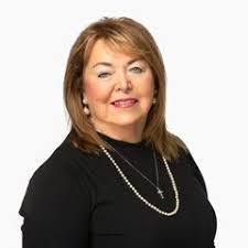 Lorraine Browning's Instagram, Twitter & Facebook