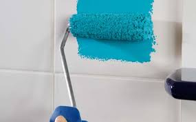 La peinture carrelage décore et transforme le carrelage mural dans les cuisines et salles de bain. Peindre Le Carrelage D Une Salle De Bain Conseils Et Astuces