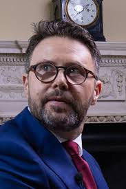 Jon Kay's Instagram, Twitter & Facebook